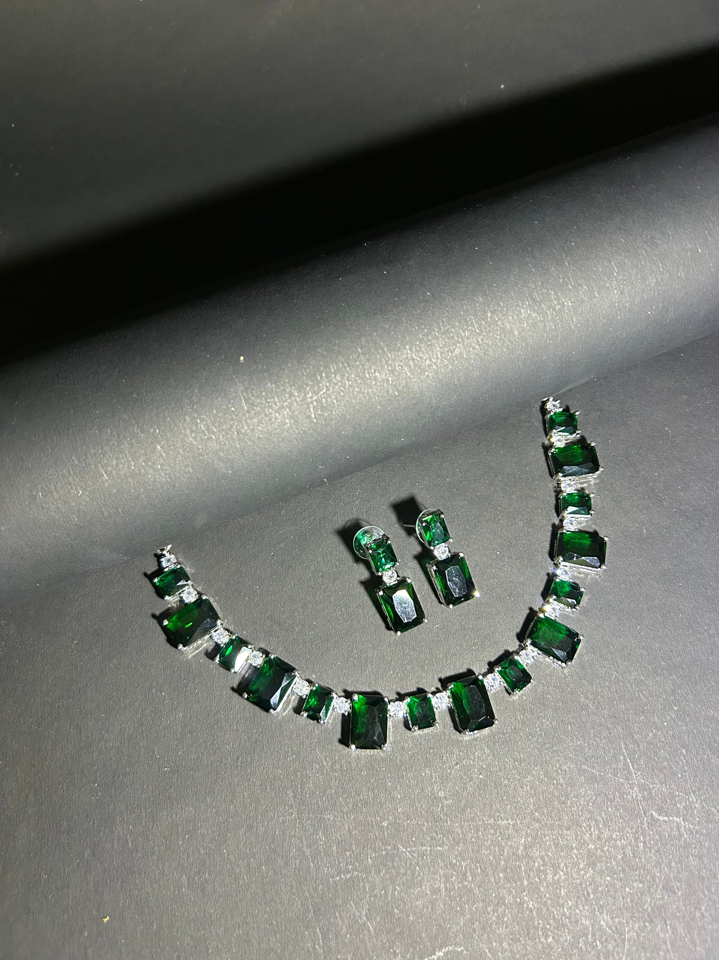 Sera Emerald Necklace Set